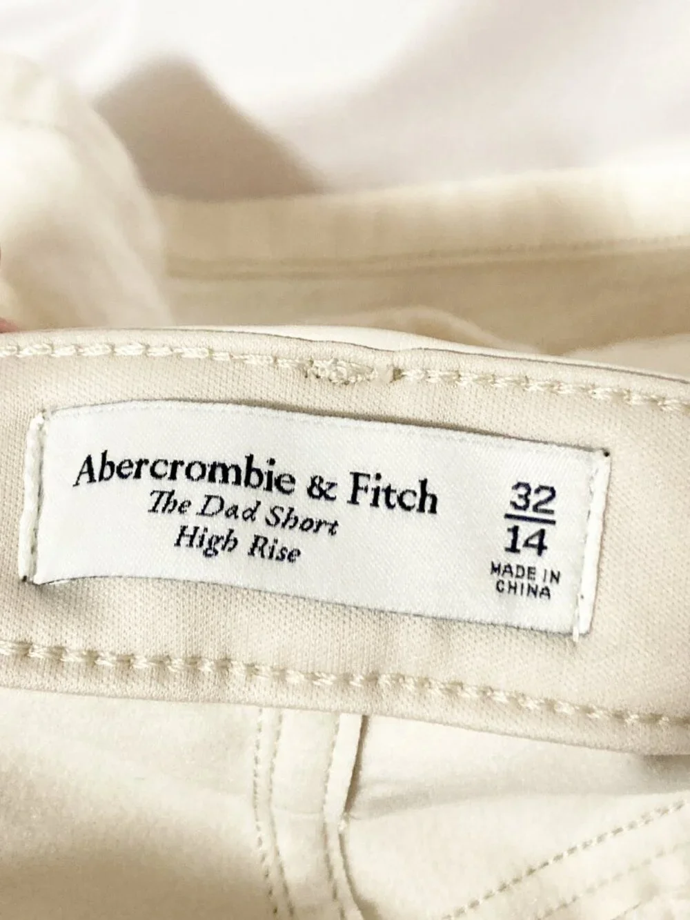 Abercrombie & Fitch The Dad Short High Rise Faux Leather Detail Size 32/14 NWT